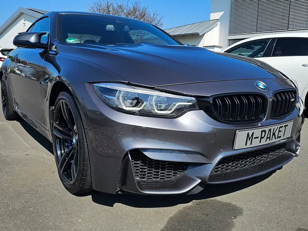 BMW M4 - Thumbnail 11