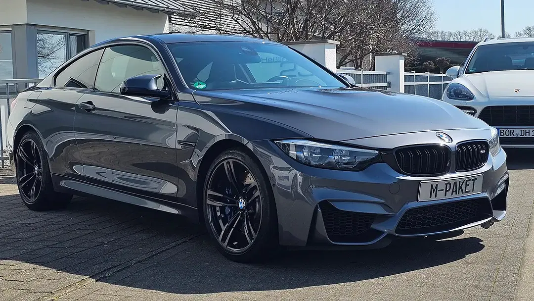 BMW M4 - Thumbnail 12