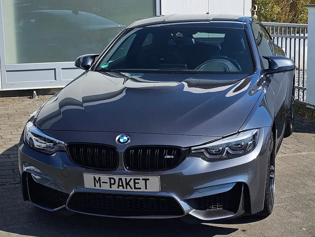 BMW M4 - Thumbnail 13