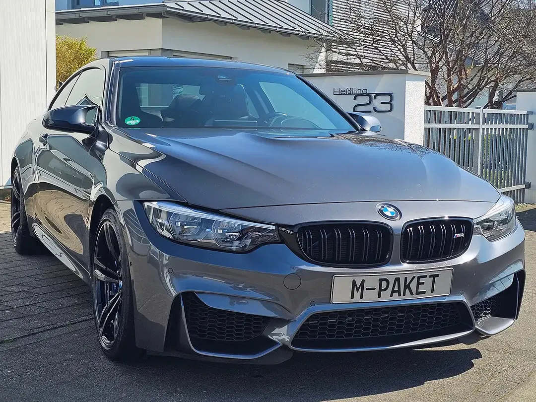 BMW M4 - Thumbnail 2