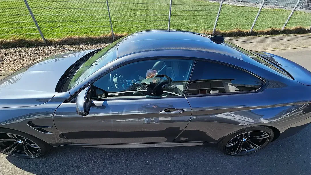 BMW M4 - Thumbnail 4