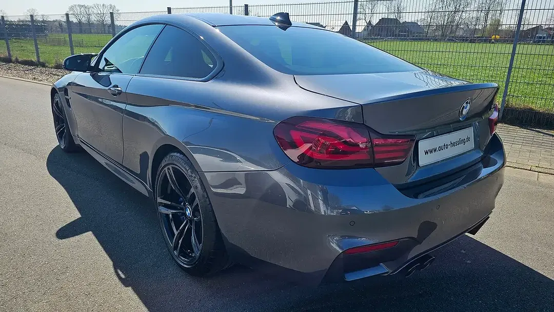 BMW M4 - Thumbnail 6