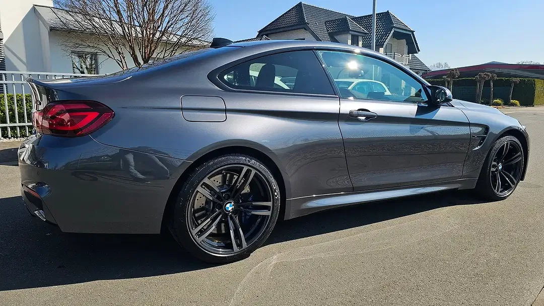 BMW M4 - Thumbnail 7