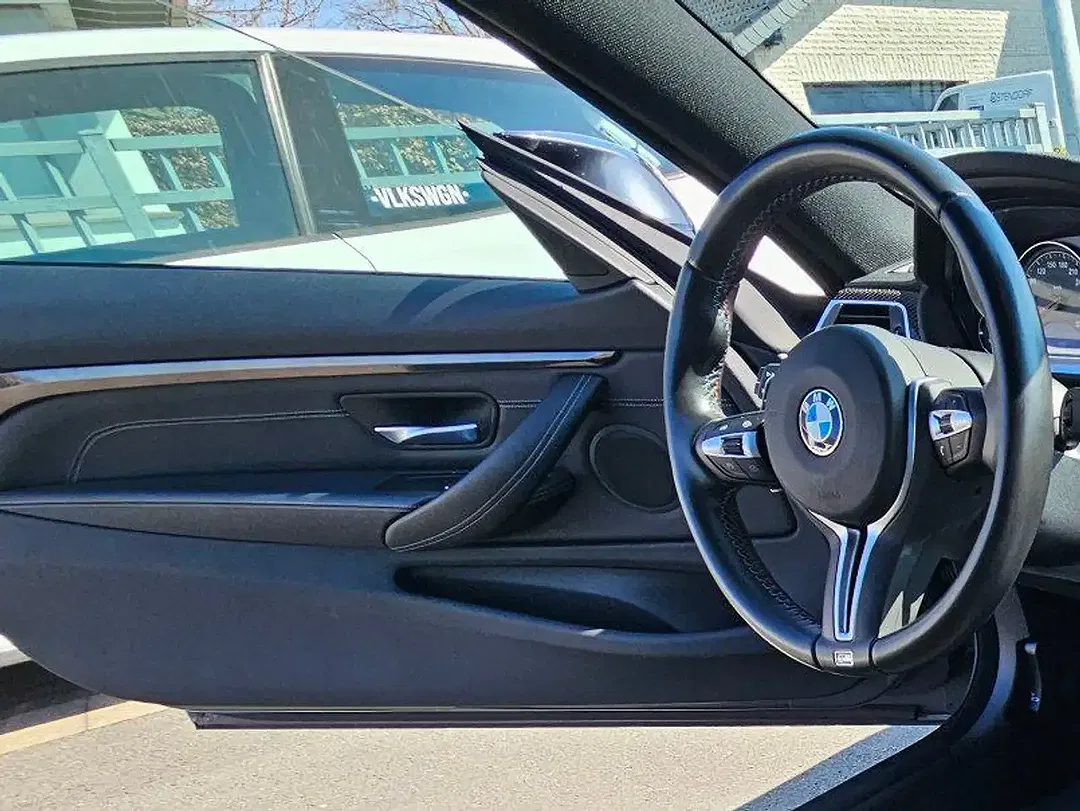 BMW M4 - Thumbnail 9