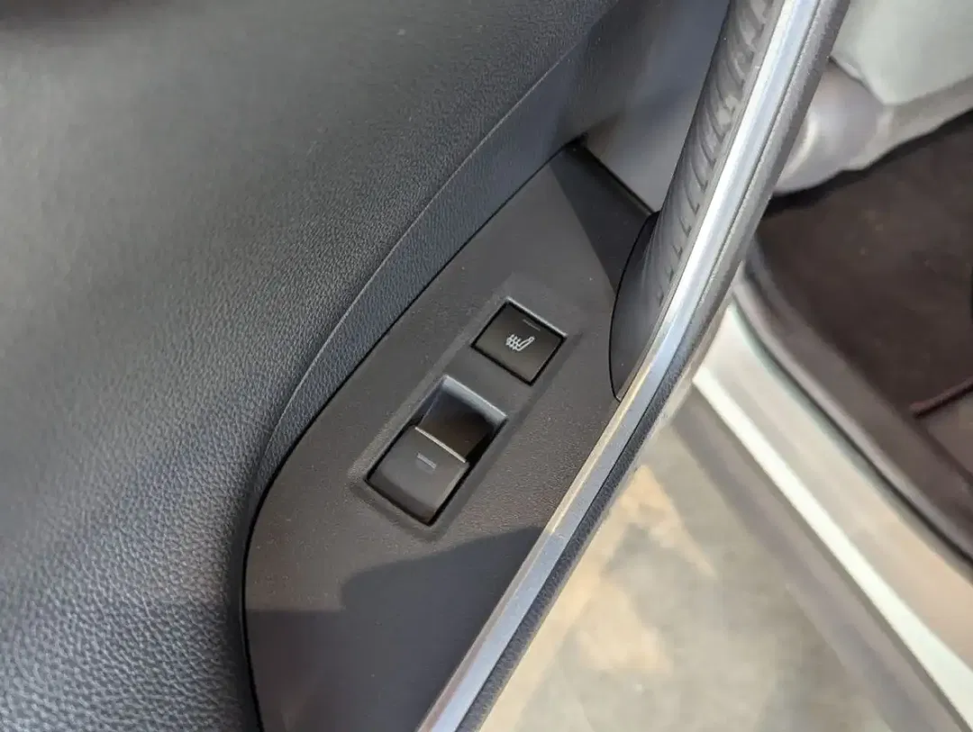 Toyota RAV 4 - Thumbnail 10