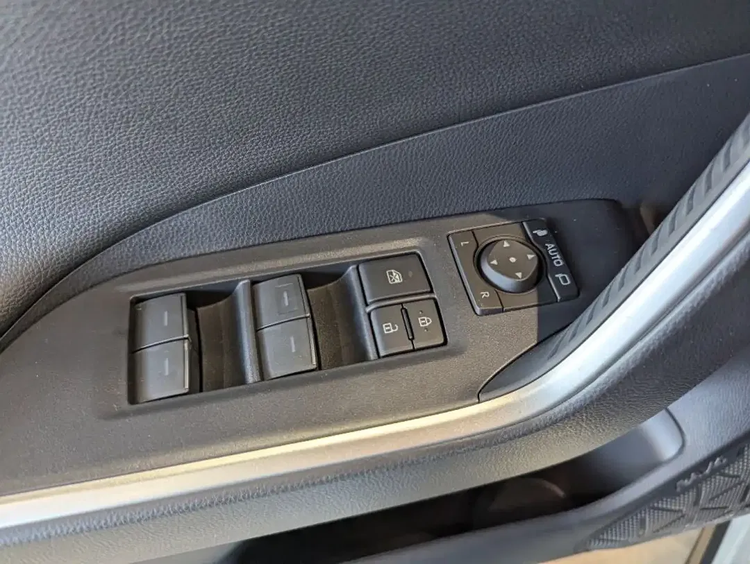 Toyota RAV 4 - Thumbnail 21