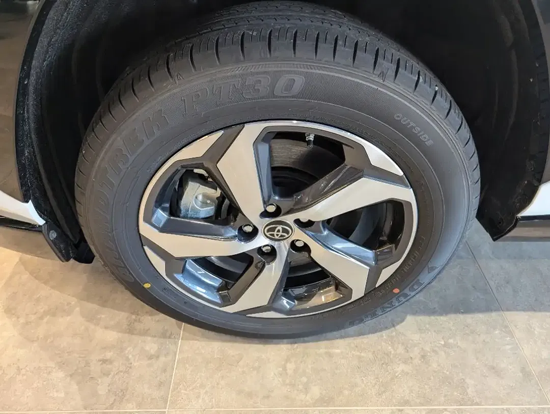 Toyota RAV 4 - Thumbnail 6
