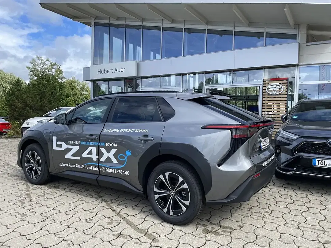 Toyota bZ4X - Thumbnail 3