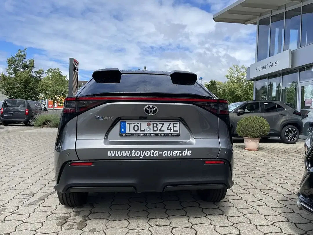 Toyota bZ4X - Thumbnail 4