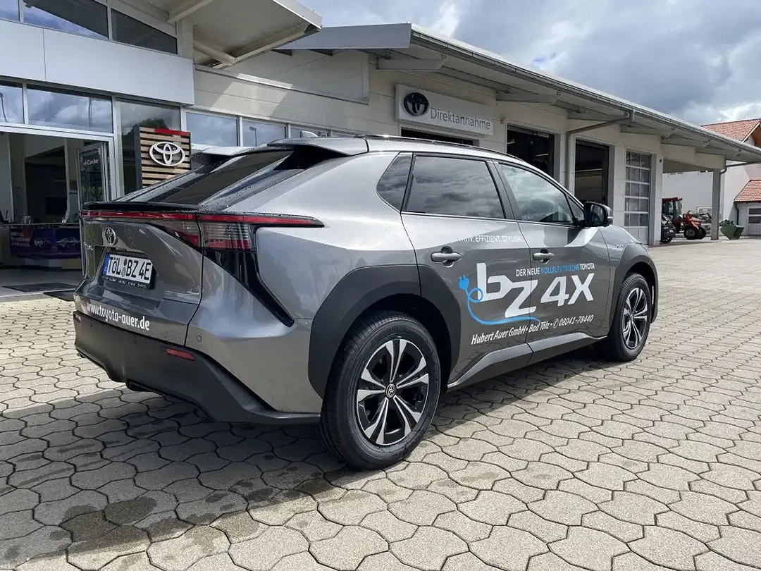 Toyota bZ4X - Thumbnail 6