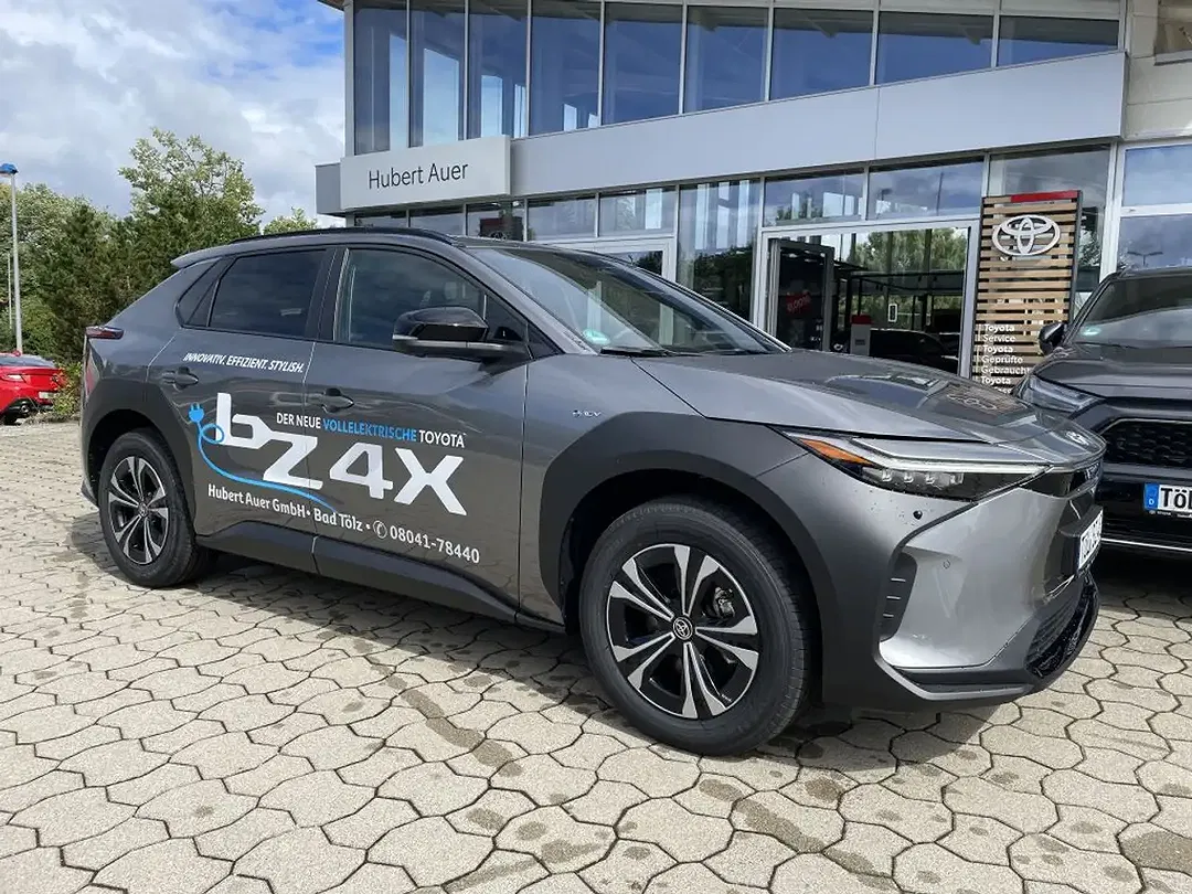 Toyota bZ4X - Thumbnail 8
