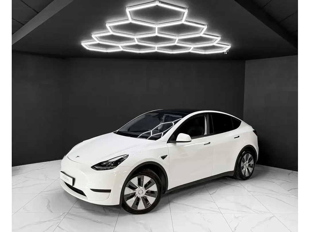 Tesla Model Y - Afbeelding 1
