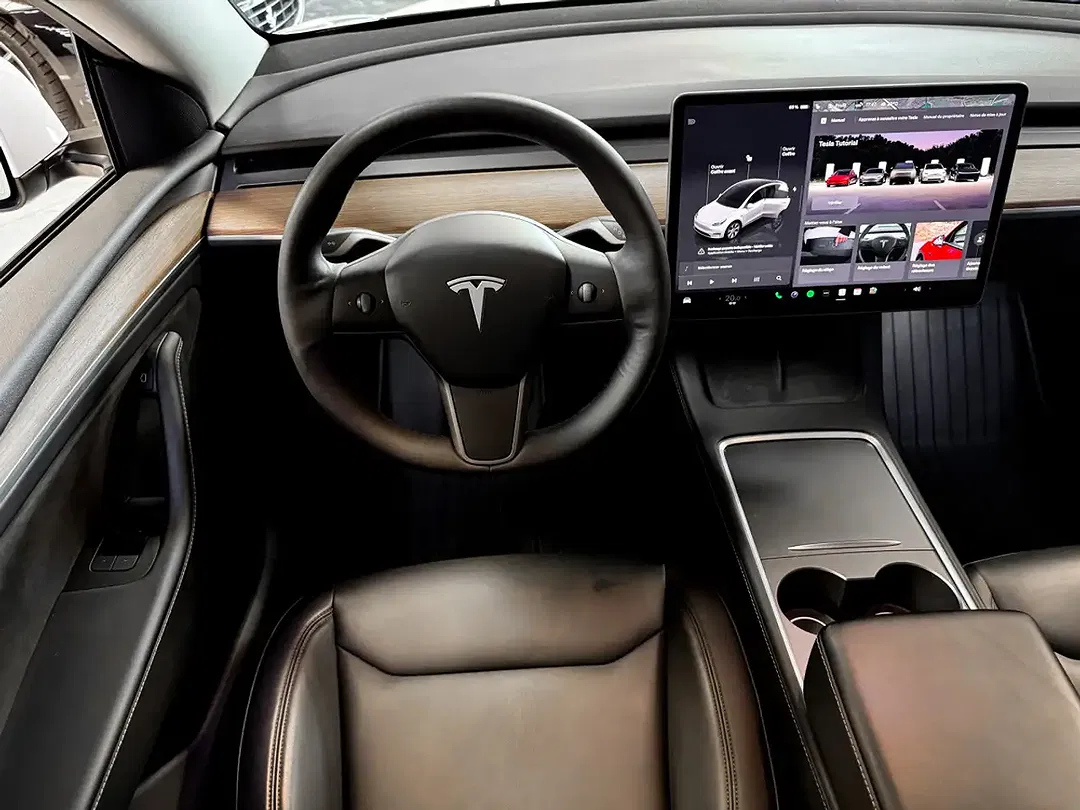 Tesla Model Y - Thumbnail 11