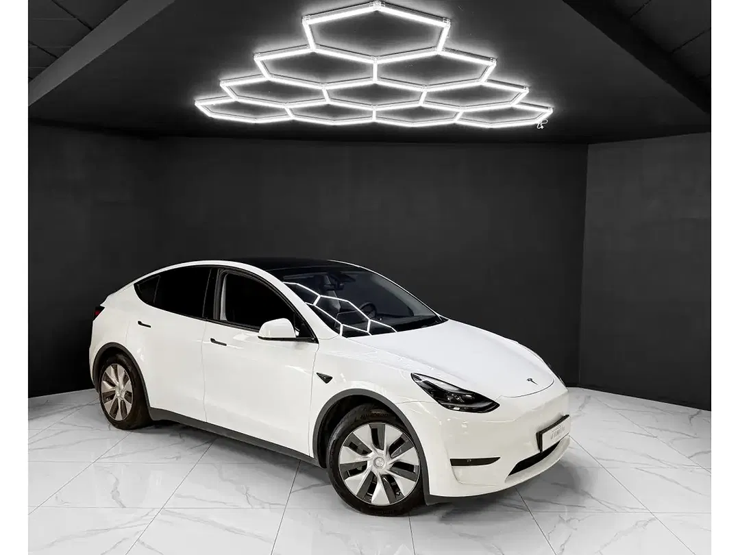 Tesla Model Y - Thumbnail 7