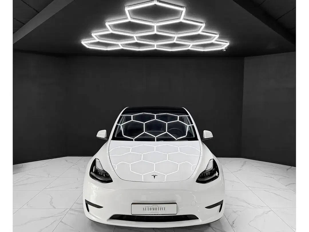Tesla Model Y - Thumbnail 8