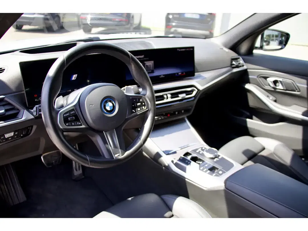 BMW 330 - Thumbnail 9