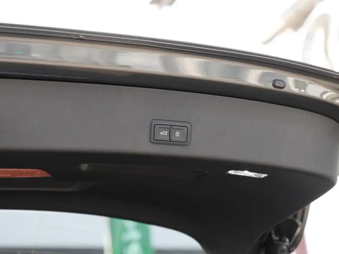 Audi Q3 - Thumbnail 10