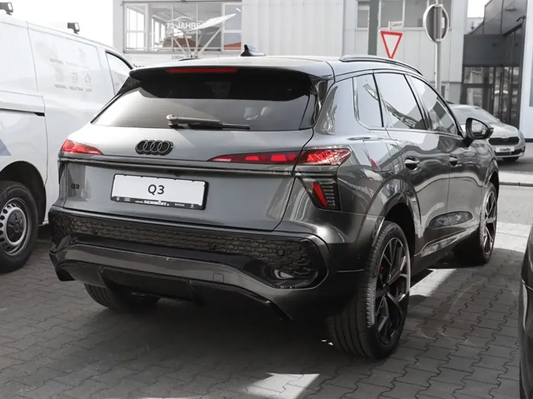 Audi Q3 - Thumbnail 3