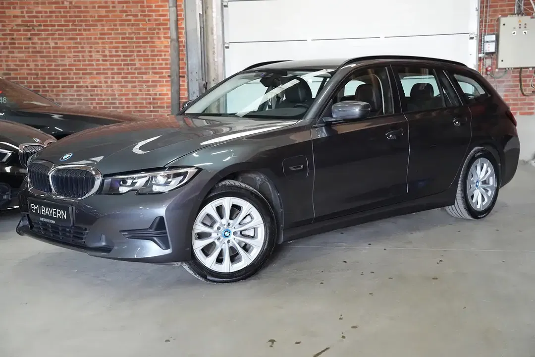 BMW 320 - Thumbnail 1
