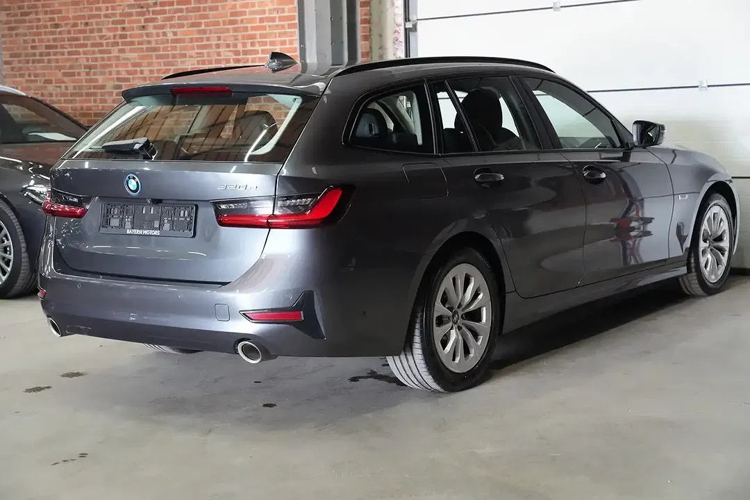 BMW 320 - Thumbnail 2