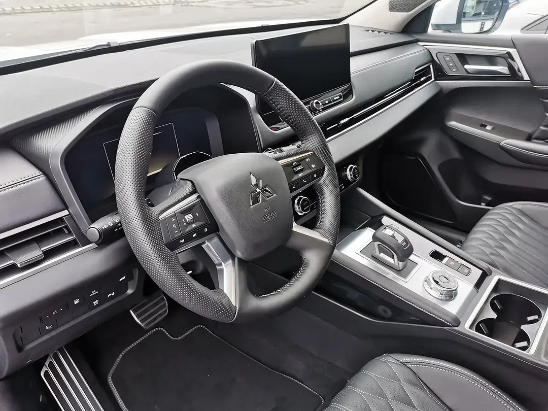 Mitsubishi Outlander - Thumbnail 11