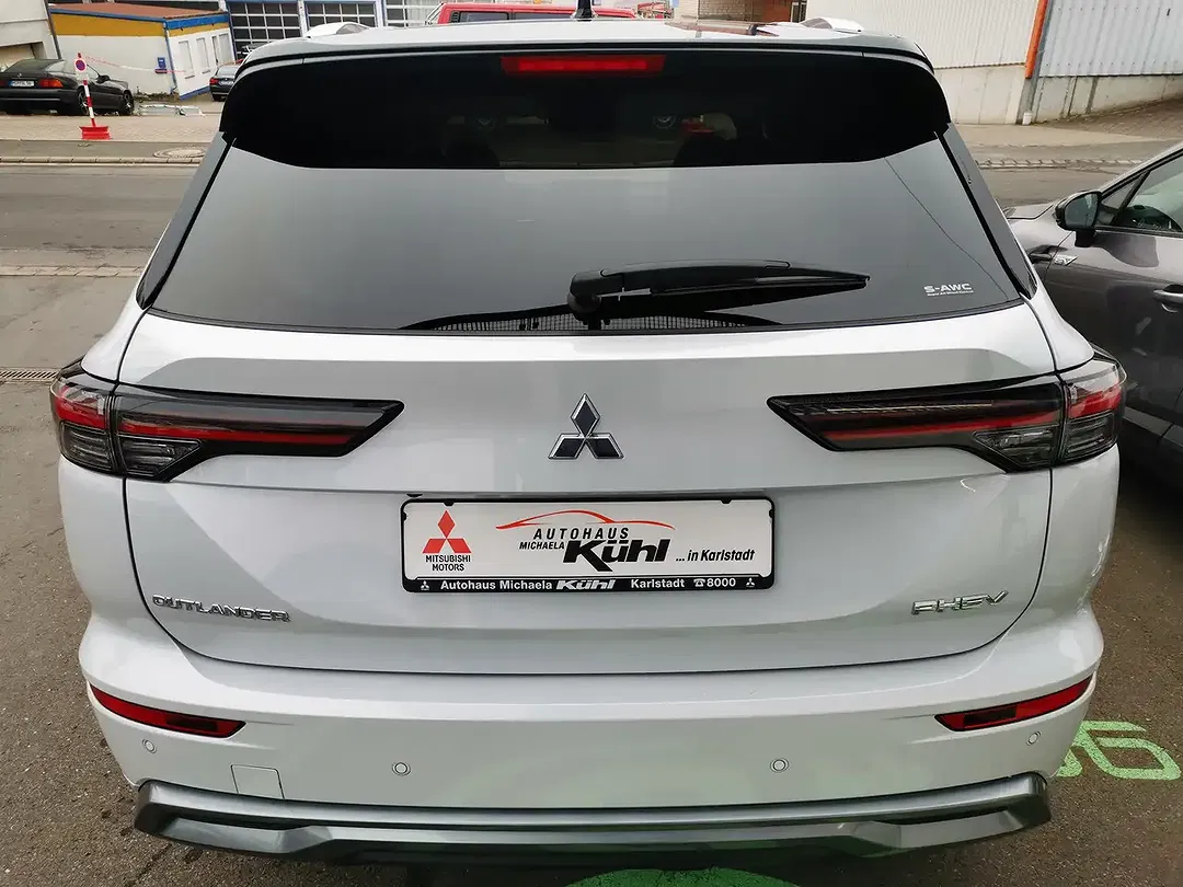Mitsubishi Outlander - Thumbnail 4