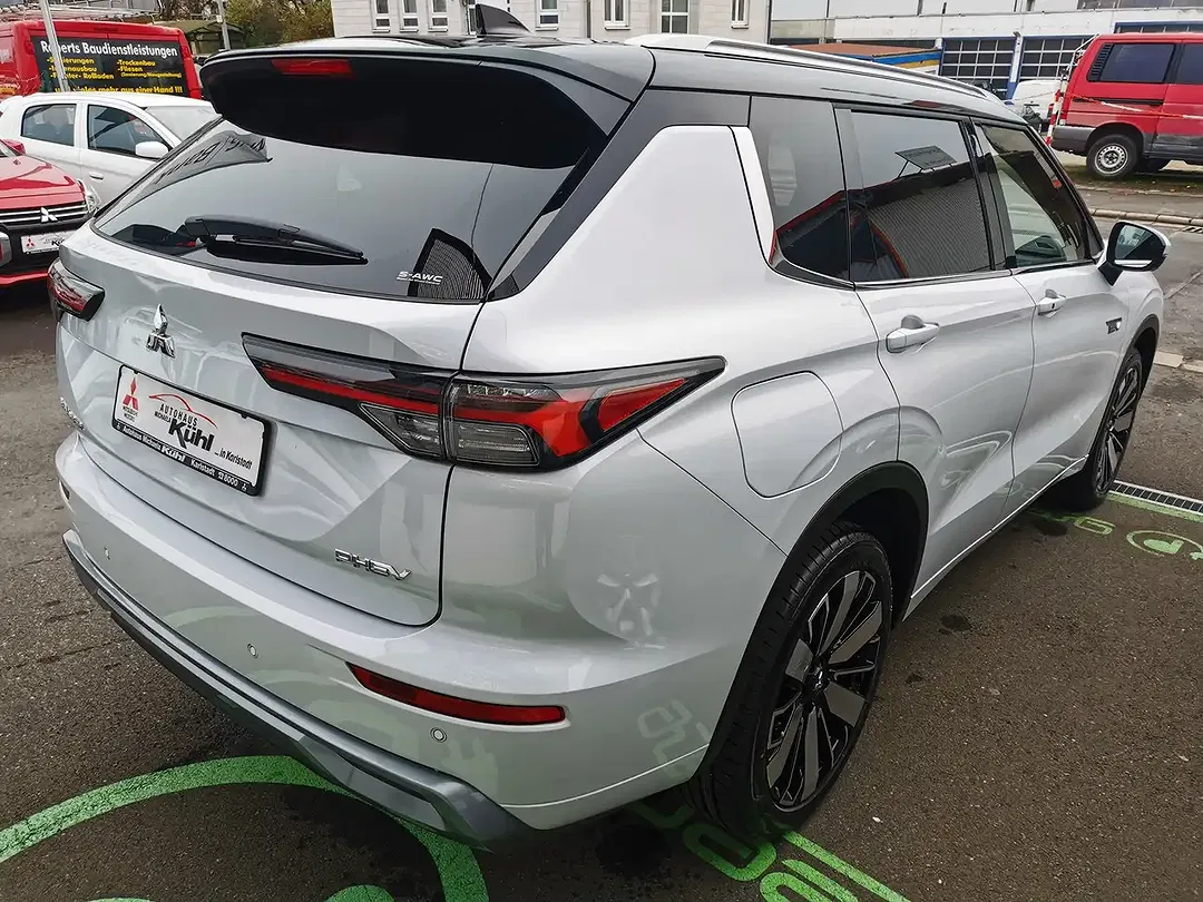 Mitsubishi Outlander - Thumbnail 5