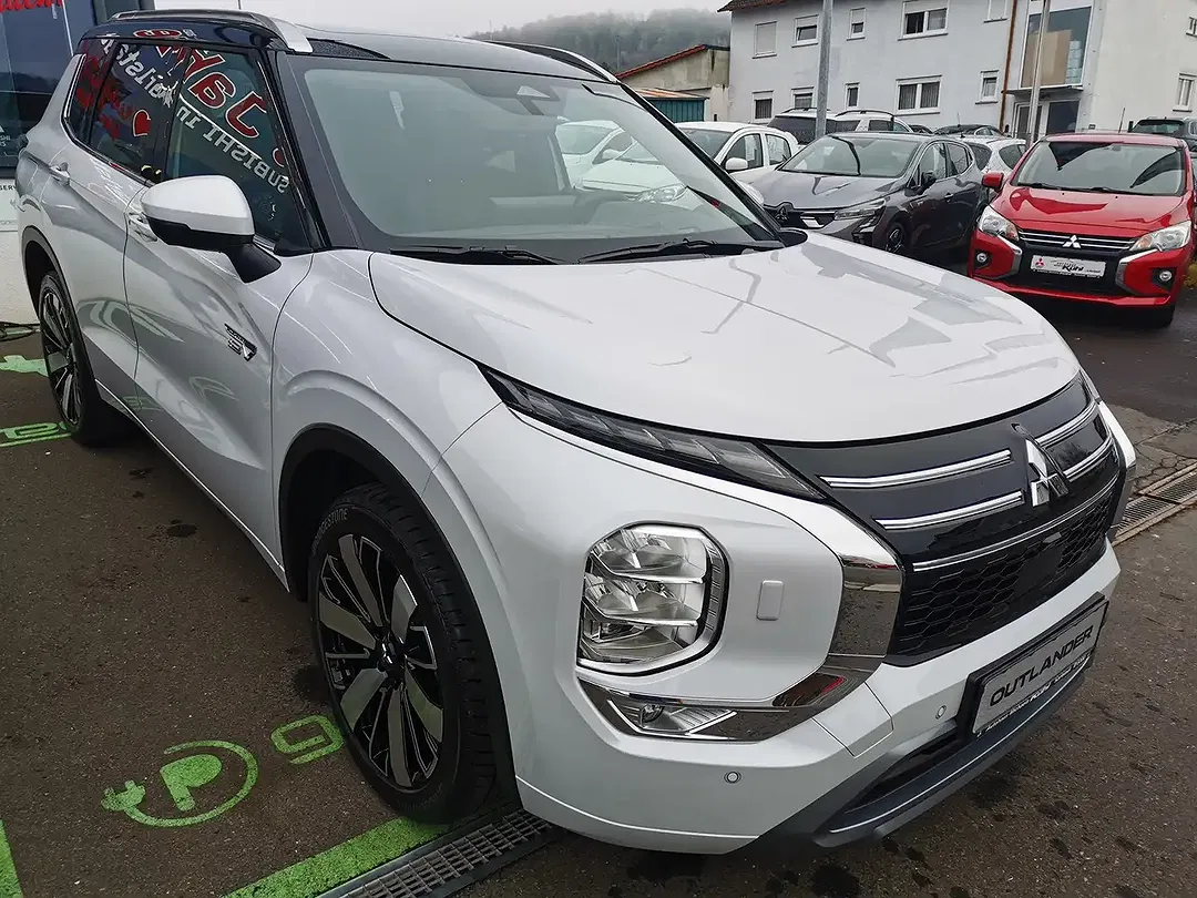 Mitsubishi Outlander - Thumbnail 6