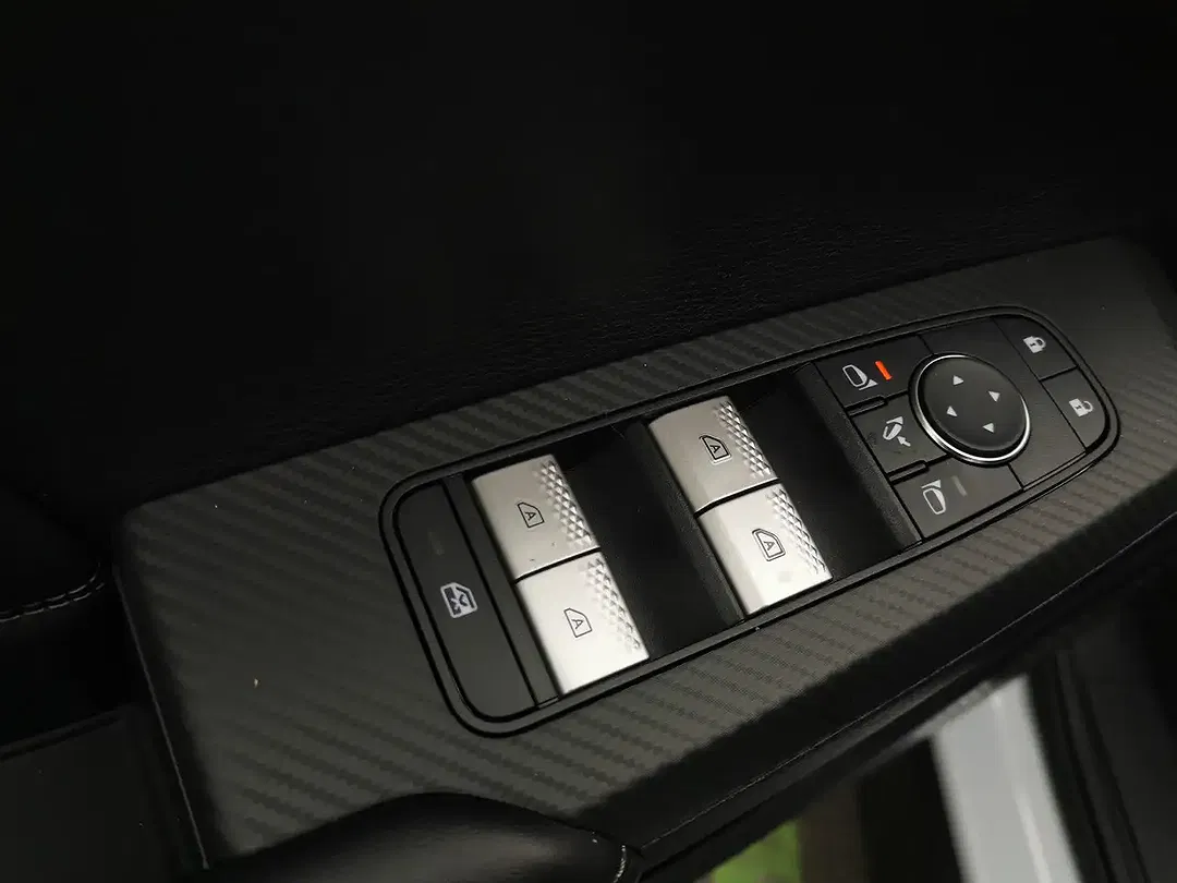 Mitsubishi Outlander - Thumbnail 9