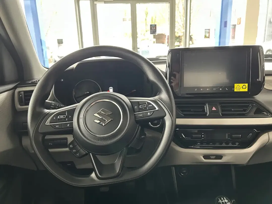 Suzuki Swift - Thumbnail 11