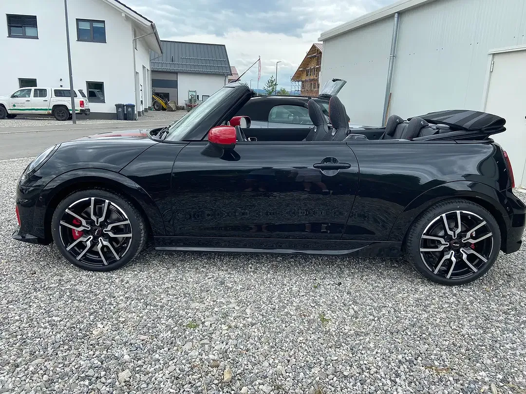 MINI John Cooper Works Cabrio - Thumbnail 3