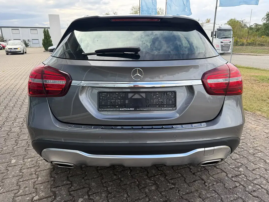 Mercedes-Benz GLA 180 - Thumbnail 13