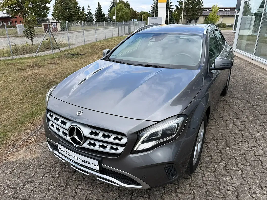 Mercedes-Benz GLA 180 - Thumbnail 14