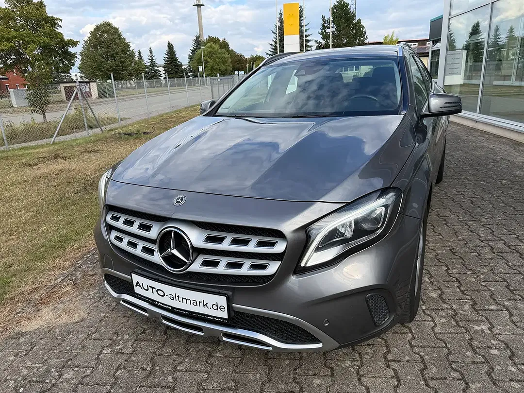 Mercedes-Benz GLA 180 - Thumbnail 2