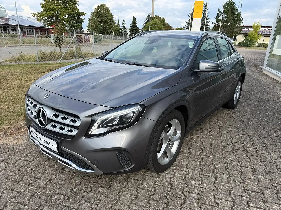 Mercedes-Benz GLA 180 - Thumbnail 3