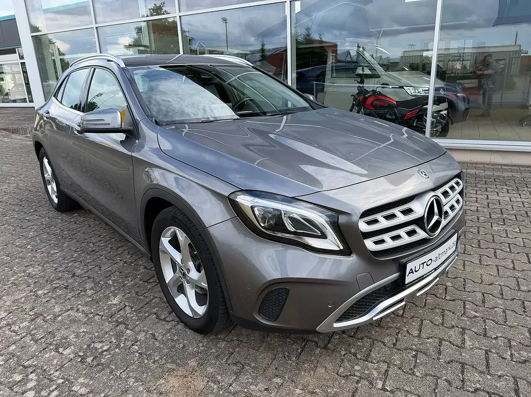 Mercedes-Benz GLA 180 - Thumbnail 4