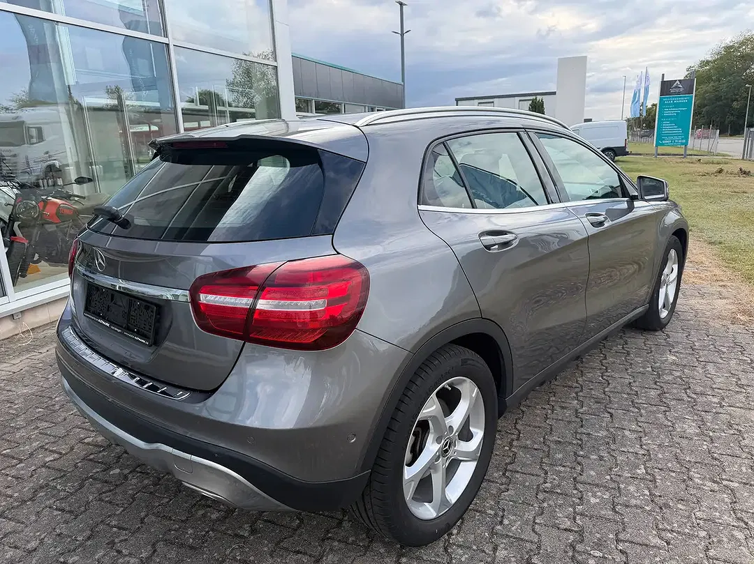 Mercedes-Benz GLA 180 - Thumbnail 6