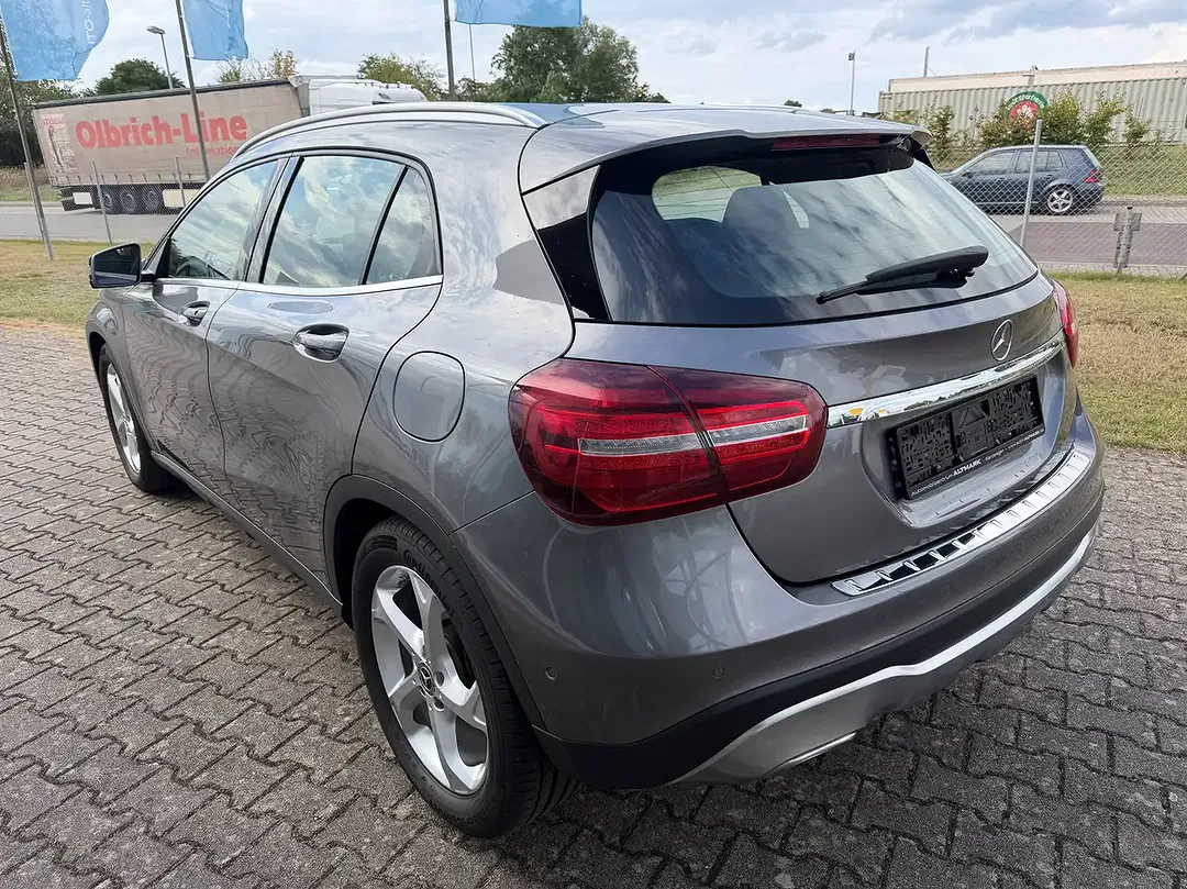 Mercedes-Benz GLA 180 - Thumbnail 7