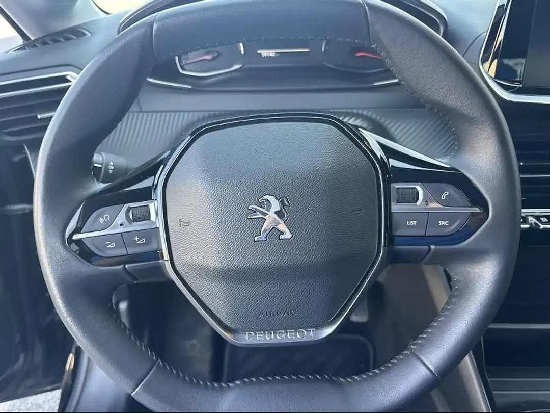 Peugeot 208 - Thumbnail 11