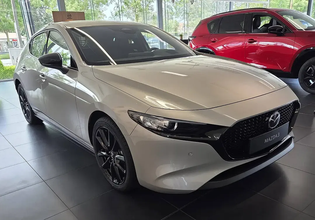 Mazda 3 - Thumbnail 2