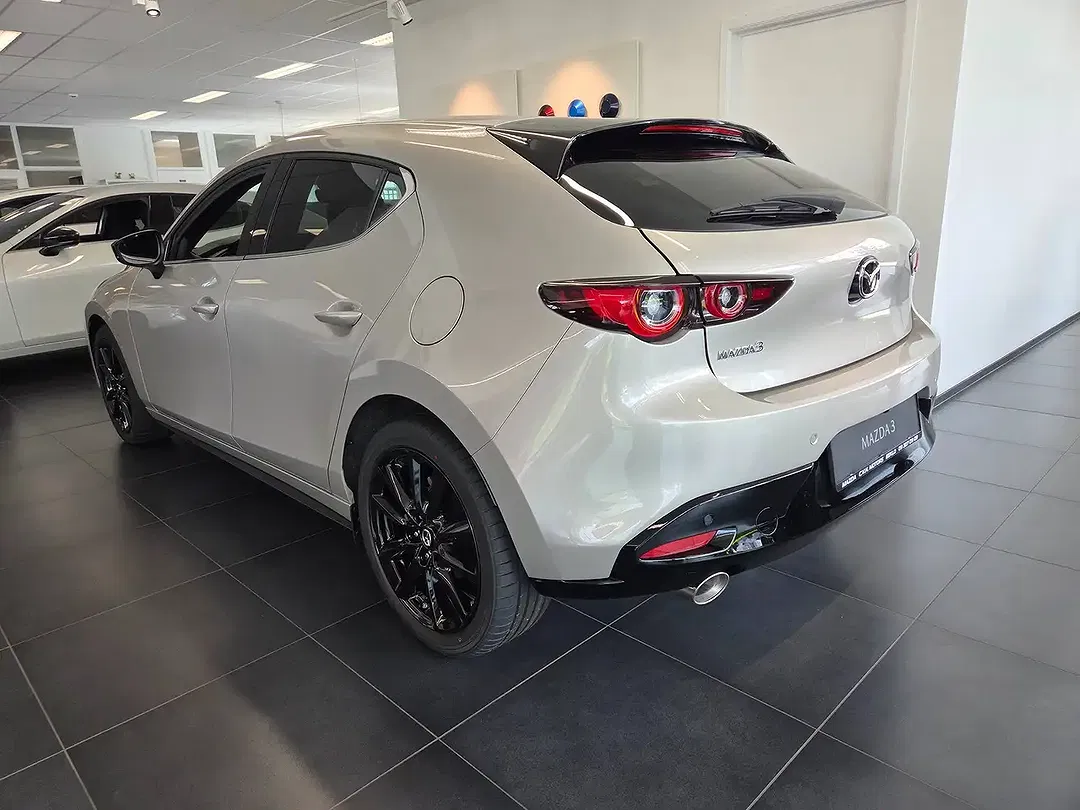 Mazda 3 - Thumbnail 4