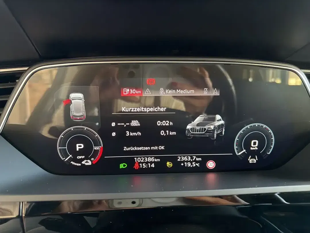 Audi e-tron - Thumbnail 24