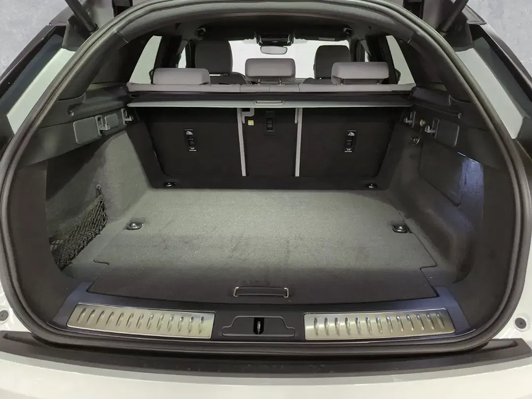 Land Rover Range Rover Velar - Thumbnail 10