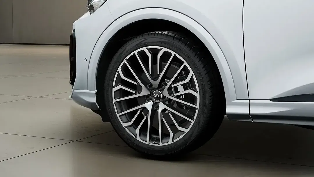 Audi SQ5 - Thumbnail 4