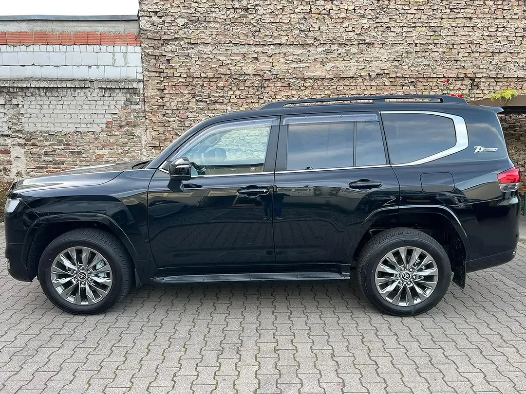 Toyota Land Cruiser - Thumbnail 3