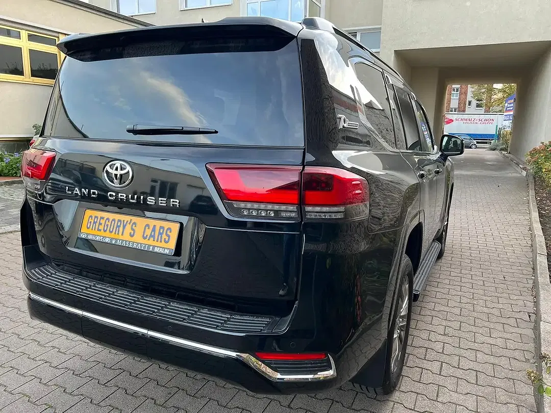 Toyota Land Cruiser - Thumbnail 5