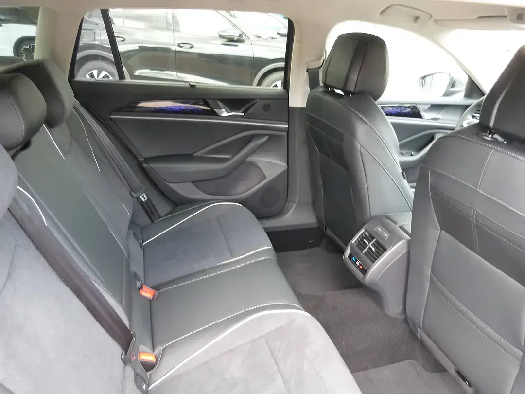Volkswagen Passat Variant - Thumbnail 10