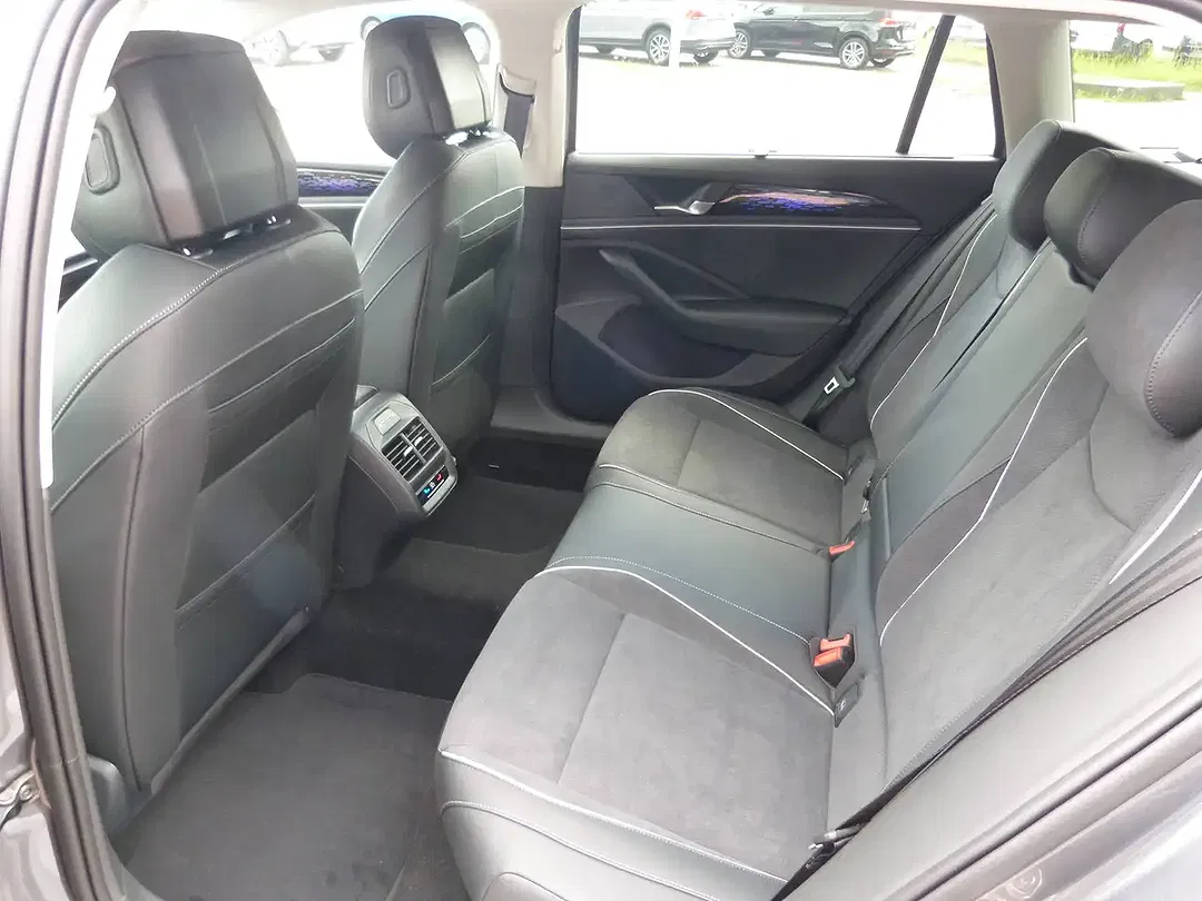 Volkswagen Passat Variant - Thumbnail 9