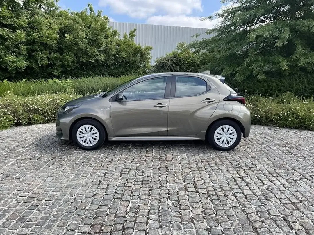 Toyota Yaris - Thumbnail 6