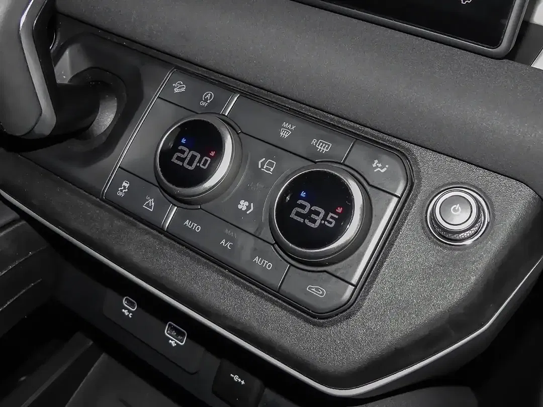 Land Rover Defender - Thumbnail 12